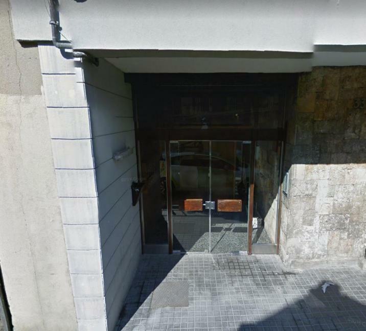 Three Bedroom Apartment In Sants Barcelone Extérieur photo