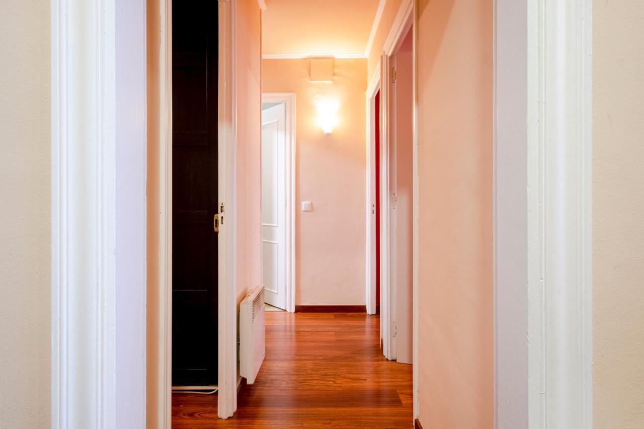 Three Bedroom Apartment In Sants Barcelone Extérieur photo