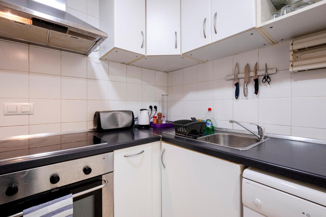 Three Bedroom Apartment In Sants Barcelone Extérieur photo