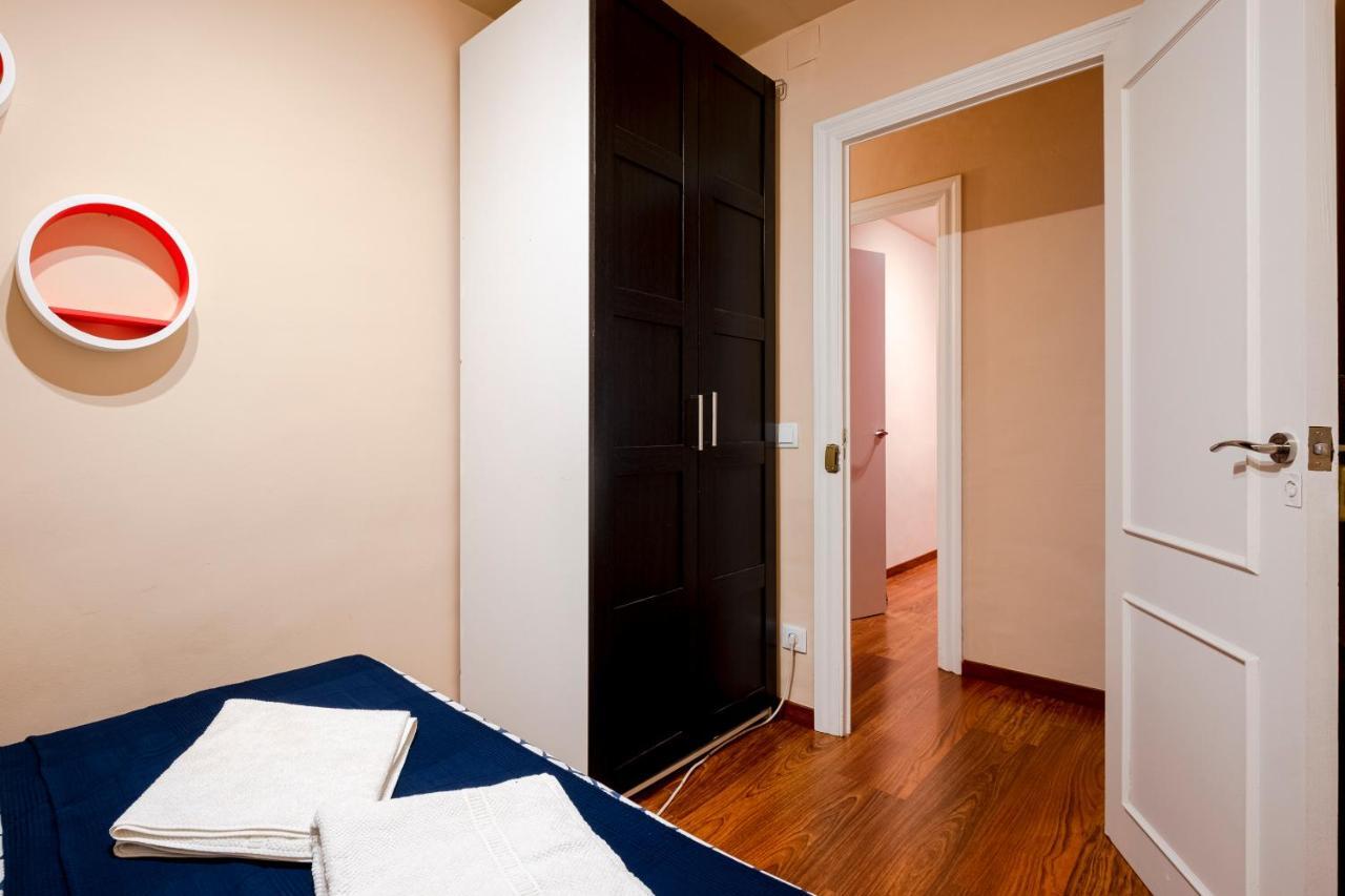 Three Bedroom Apartment In Sants Barcelone Extérieur photo